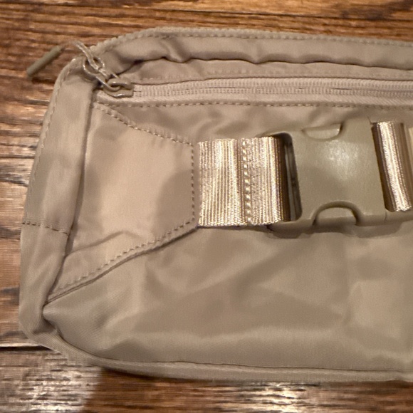 Beige/Tan Belt Bag, 2L, NWOT - Picture 8 of 9